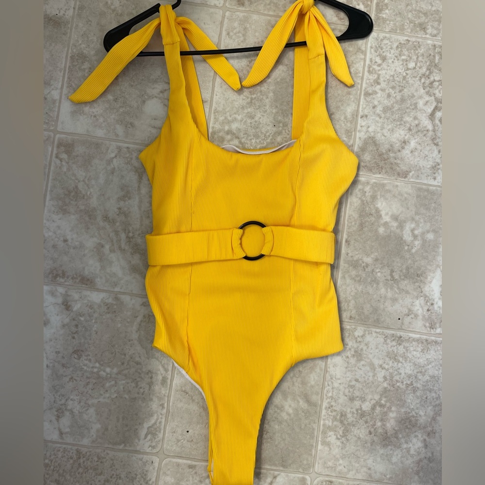 Filoen One Piece Swimsuit SMALL